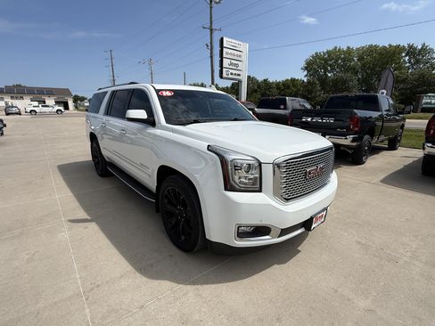 Used 2016 GMC Yukon XL Denali w/ Open Road Package AWD/4WD image 34