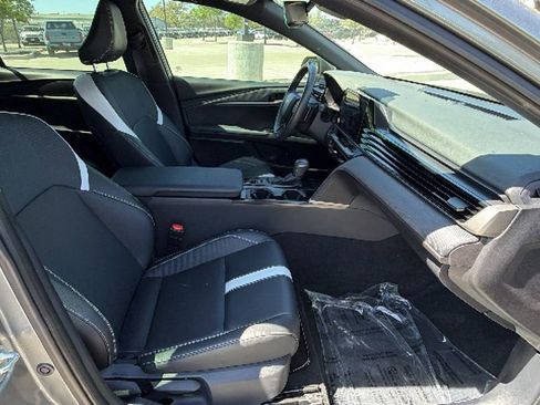 Certified 2025 Toyota Camry SE image 40