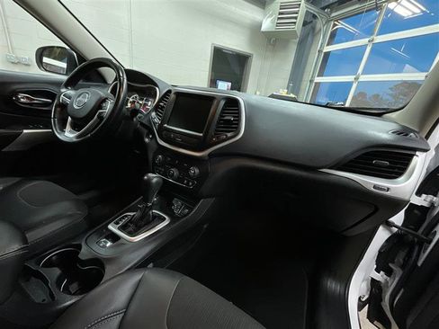 Used 2018 Jeep Cherokee Latitude Plus image 29