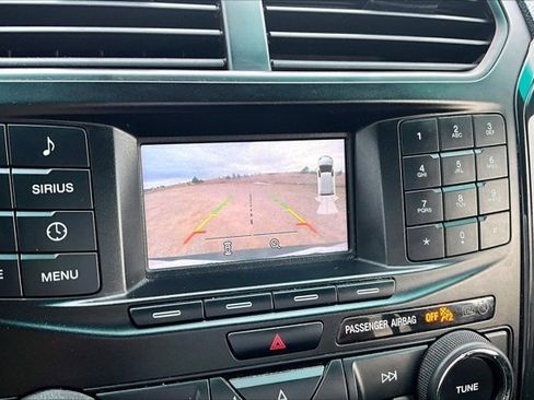 Used 2018 Ford Explorer XLT image 13