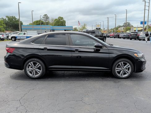 Used 2022 Volkswagen Jetta SE FWD image 5