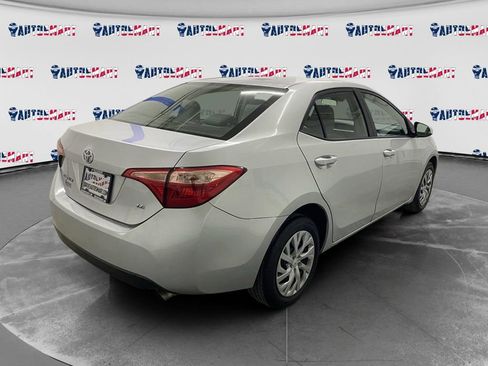 Used 2018 Toyota Corolla LE image 5
