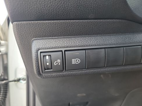 Used 2025 Toyota Corolla LE FWD image 31