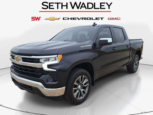 Used 2023 Chevrolet Silverado 1500 LT AWD/4WD image 3