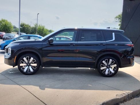 New 2025 Mitsubishi Outlander SE image 19