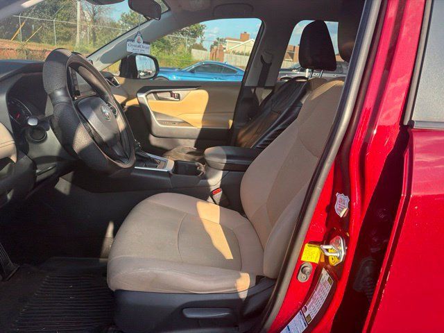 Used 2022 Toyota RAV4 LE AWD/4WD image 8