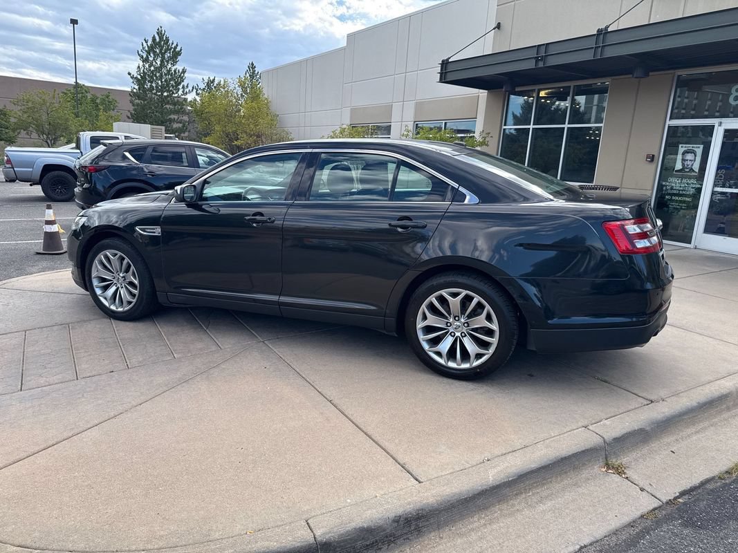 Used 2013 Ford Taurus Limited FWD image 9