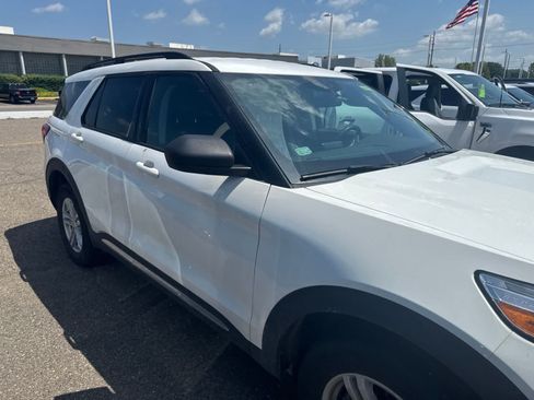 Used 2023 Ford Explorer XLT w/ Equipment Group 202A AWD/4WD image 8