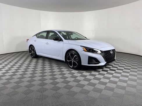 New 2025 Nissan Altima 2.5 SR image 2