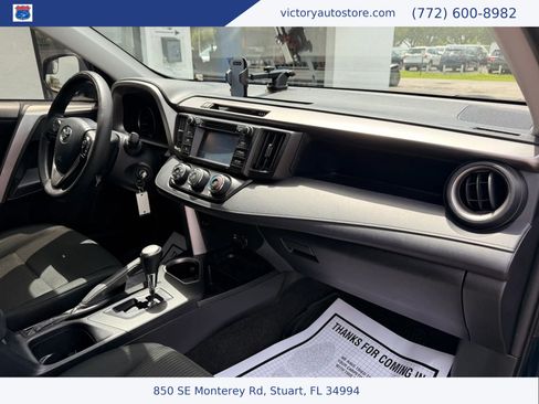 Used 2018 Toyota RAV4 LE FWD image 6