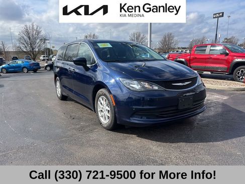 Used 2017 Chrysler Pacifica Touring image 5