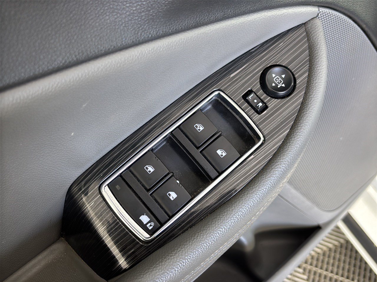 Used 2019 Chevrolet Impala LT FWD image 15