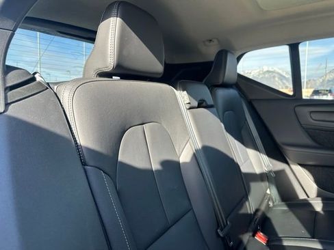 Used 2024 Volvo XC40 B5 Plus image 15