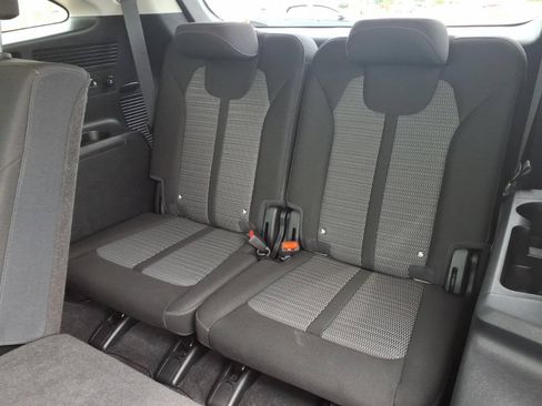 Used 2025 Kia Sorento LX FWD image 20