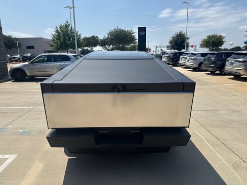 Used 2024 Tesla Cybertruck AWD Crew Cab image 4
