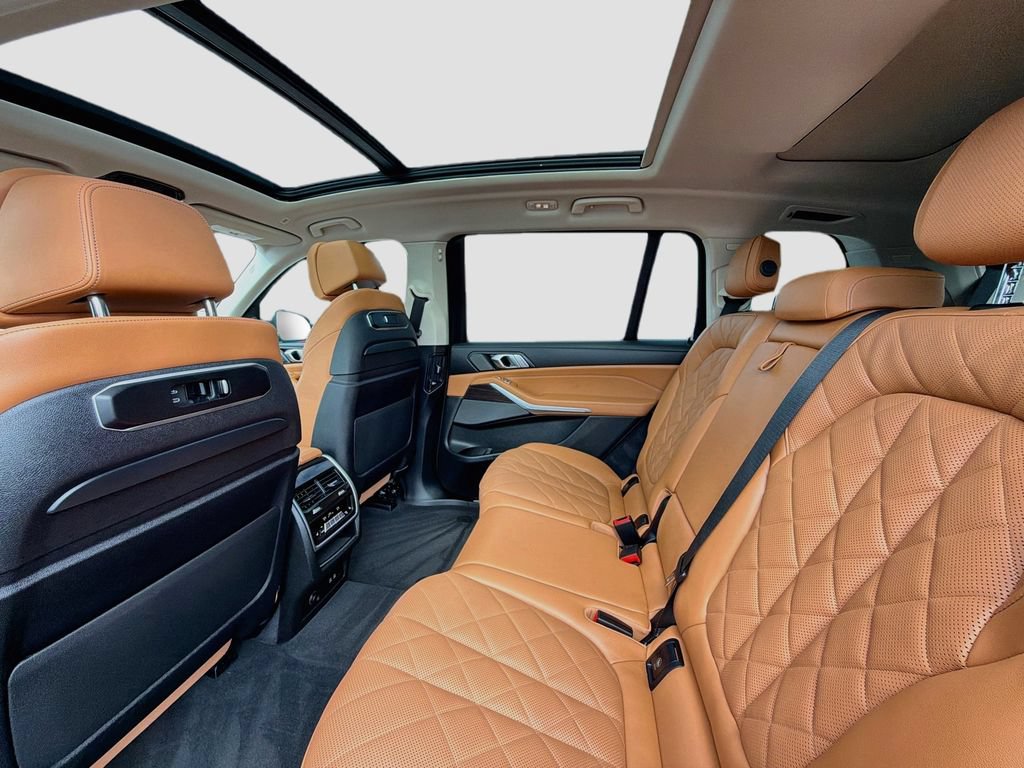 Used 2024 BMW X7 xDrive40i AWD/4WD image 25