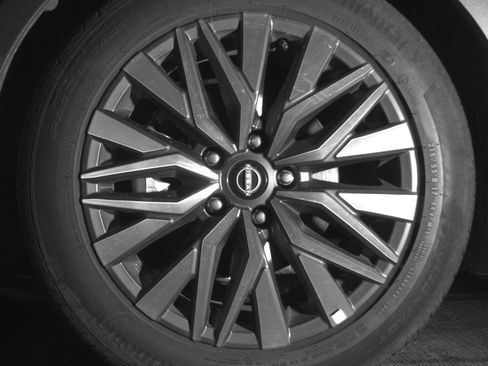 Used 2025 Nissan Altima 2.5 SV FWD image 12