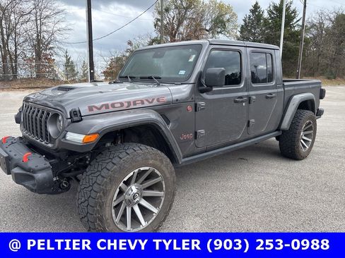 Used 2025 Jeep Gladiator Mojave image 3