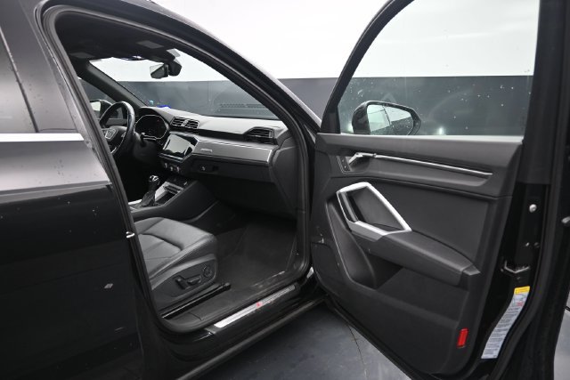 Used 2024 Audi Q3 2.0T Premium AWD/4WD image 38