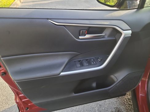 Certified 2025 Toyota RAV4 XLE w/ Convenience Package image 18