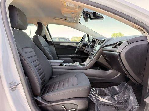 Used 2019 Ford Fusion SE FWD image 19