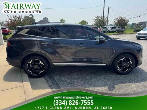 Used 2026 Kia Sportage EX FWD image 5
