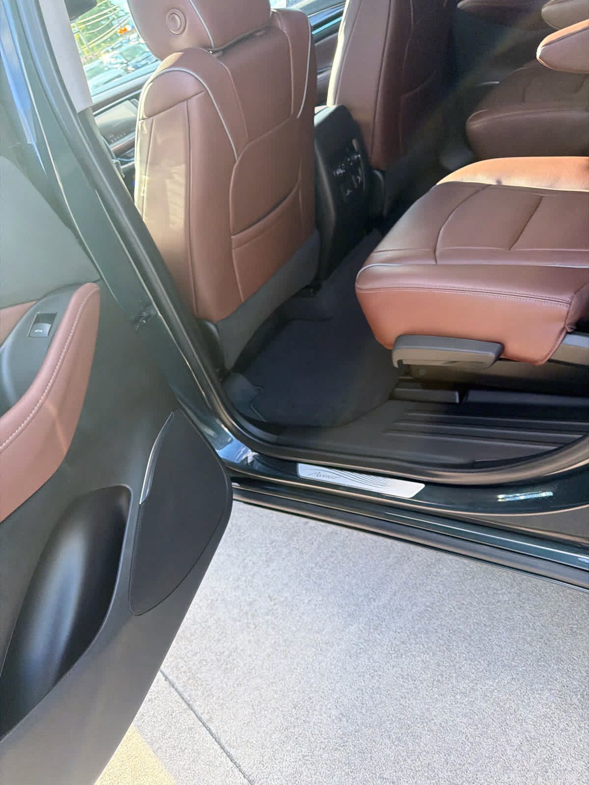 Used 2020 Buick Enclave Avenir w/ Avenir Technology Package AWD/4WD image 13