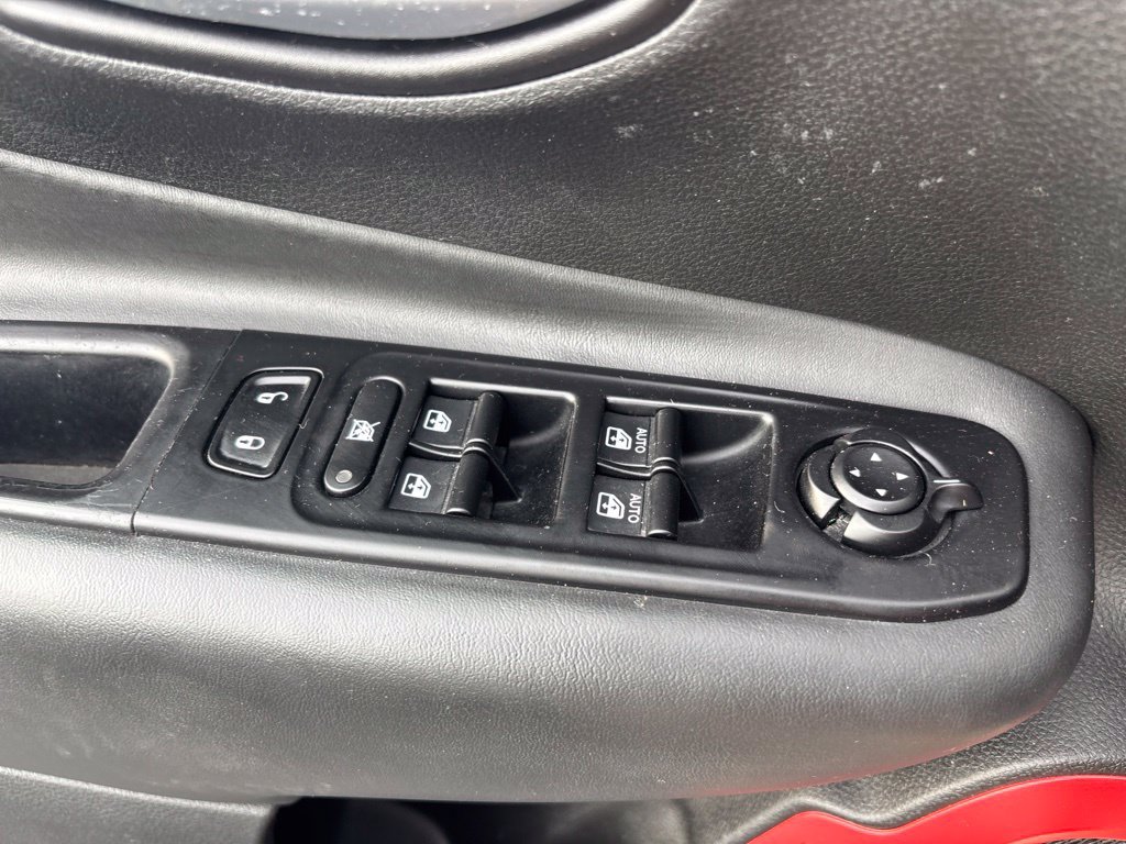 Used 2019 Jeep Renegade Trailhawk AWD/4WD image 16
