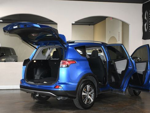 Used 2018 Toyota RAV4 XLE image 91