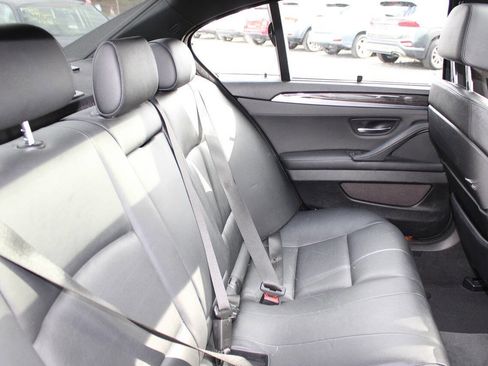 Used 2011 BMW 550i xDrive Sedan image 19