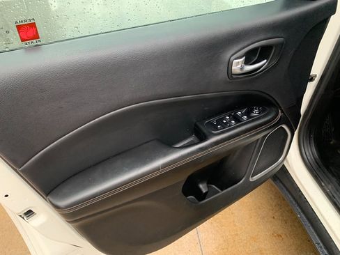 Used 2018 Jeep Compass Latitude w/ Popular Equipment Group AWD/4WD image 21