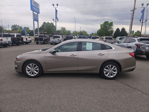Used 2025 Chevrolet Malibu LT FWD image 2