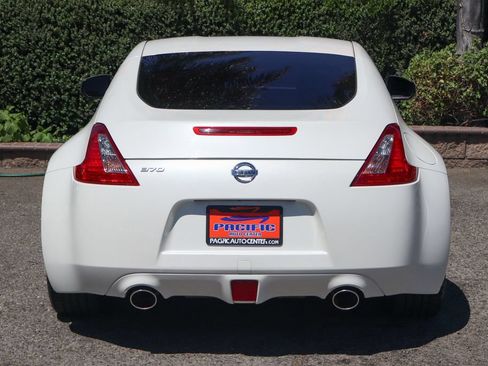 Used 2017 Nissan 370Z Coupe RWD image 7
