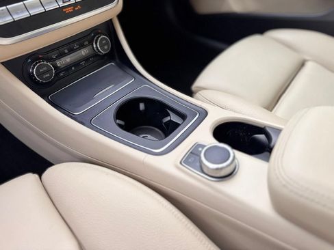 Used 2019 Mercedes-Benz GLA 250 4MATIC w/ Premium Package image 17