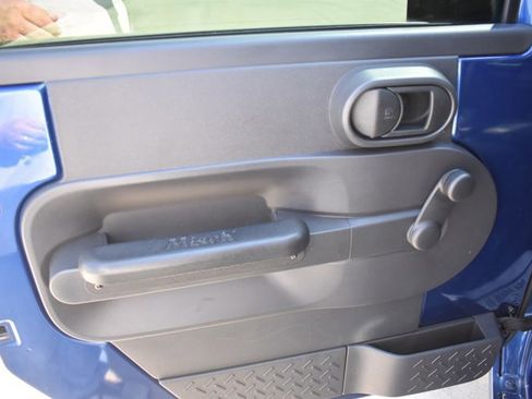 Used 2009 Jeep Wrangler X image 11