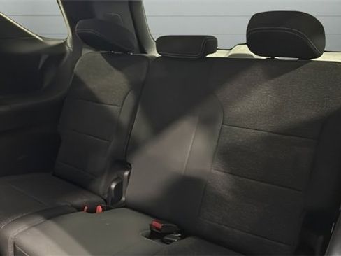 Used 2025 Chevrolet Traverse LT image 26