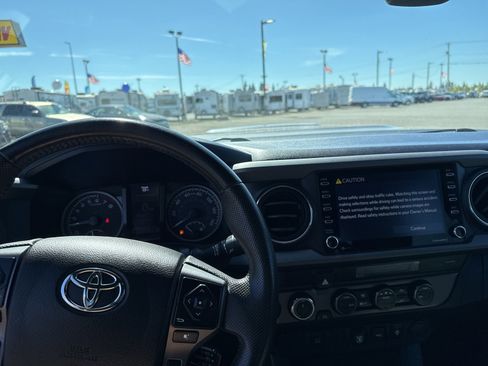 Used 2021 Toyota Tacoma TRD Sport image 12