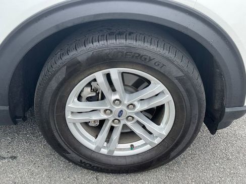 Used 2023 Ford Explorer XLT w/ Equipment Group 202A image 12