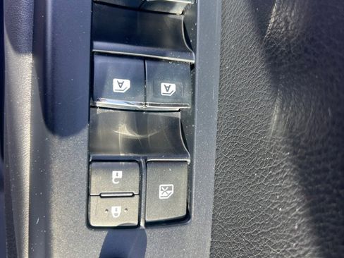 Used 2017 Toyota Highlander Limited AWD/4WD image 30