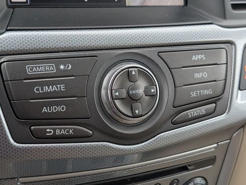 Used 2017 Nissan Pathfinder SL FWD image 22