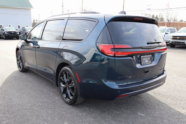 Used 2025 Chrysler Pacifica Limited FWD image 16