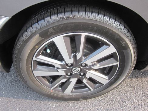 Used 2021 Nissan Versa SV FWD image 15