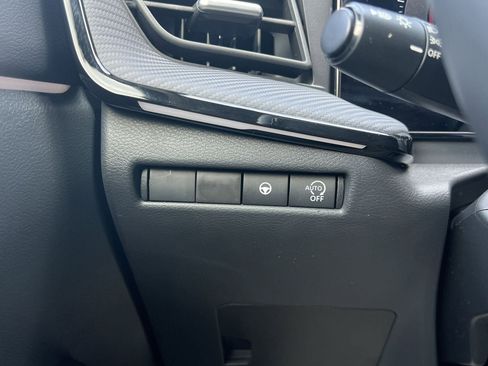 Certified 2025 Nissan Kicks SR FWD image 13