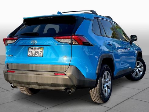 Used 2021 Toyota RAV4 LE image 11