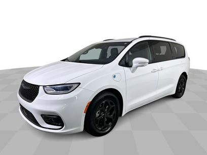 Used 2021 Chrysler Pacifica Touring-L w/ Uconnect Theater Family Group