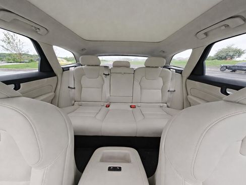 Used 2024 Volvo XC60 B5 Plus w/ Protection Package Premier AWD/4WD image 14