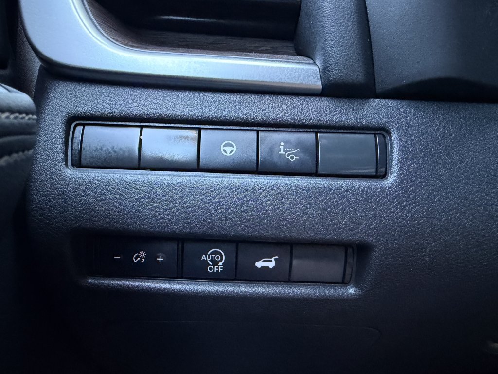 Used 2025 Nissan Rogue Platinum w/ Tech Package AWD/4WD image 26