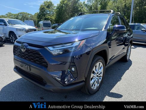 Used 2023 Toyota RAV4 XLE Premium AWD/4WD image 4
