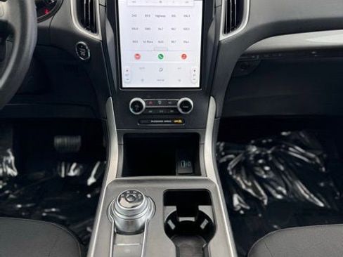 Certified 2024 Ford Edge SE w/ Black Appearance Package image 19
