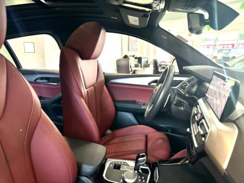 Used 2025 BMW X4 xDrive30i w/ Premium Package image 24